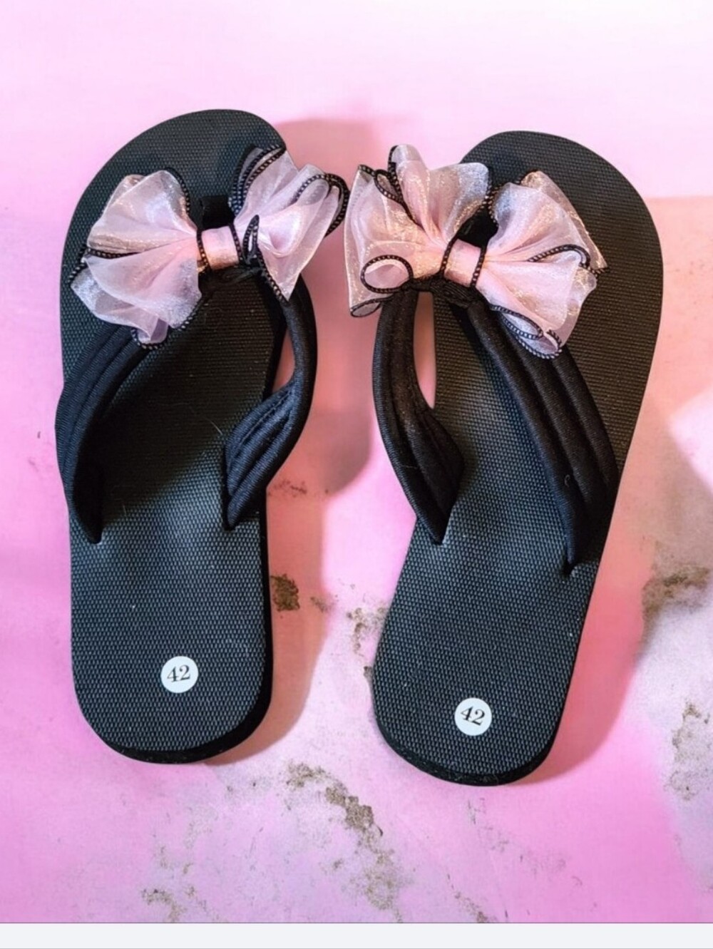 Black Flip-Flop Sandals with Pink Bow Accent■ Firm■ W 9.5